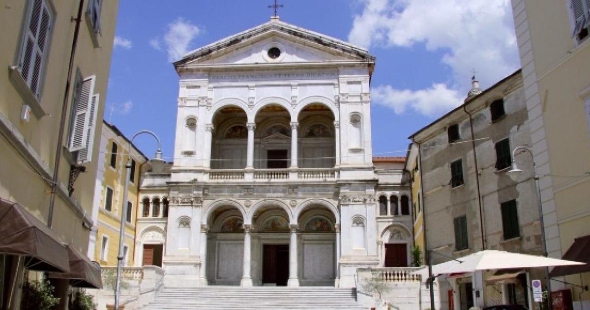 la-facciata-del-duomo-di-massa-che-ospitera-geografie-dello-sguardo-per-una-nuova-iconografia-dellinclusione_1220829